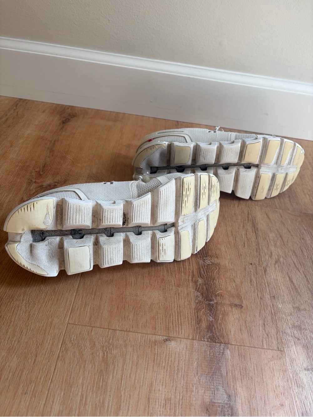 On Running Cloud 5 Running Shoes in White Women’s Size 9 - Picture 5 of 7